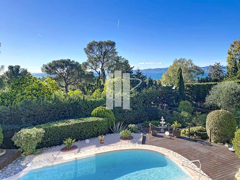 Maison Saint-Raphaël - 4 chambres - 184m²