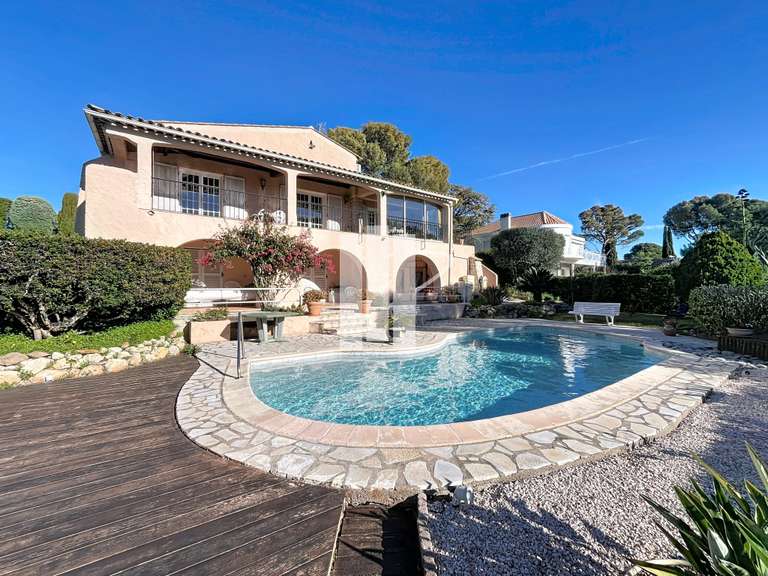 Maison Saint-Raphaël - 4 chambres - 184m²