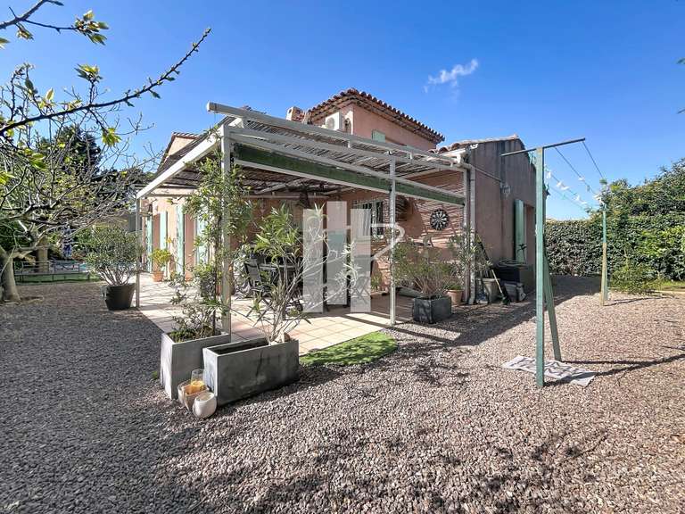 Maison Saint-Raphaël - 3 chambres - 125m²