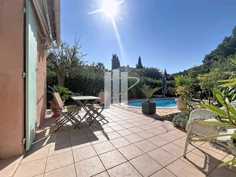 Maison Saint-Raphaël - 3 chambres - 125m²