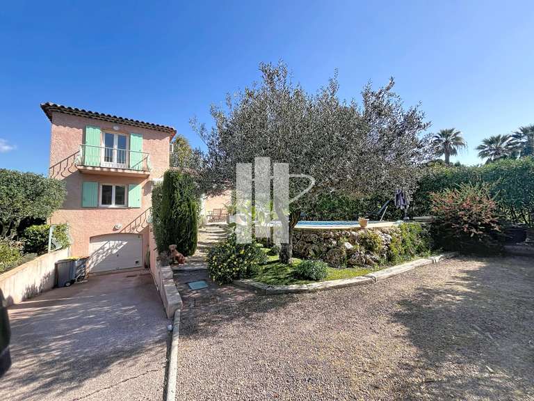 Maison Saint-Raphaël - 3 chambres - 125m²