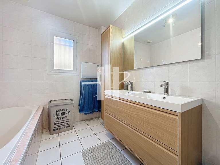 Maison Saint-Raphaël - 3 chambres - 125m²