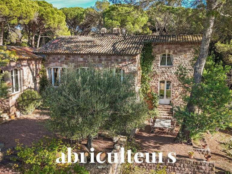 Maison Saint-Raphaël - 4 chambres - 300m²