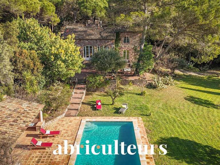 Maison Saint-Raphaël - 4 chambres - 300m²