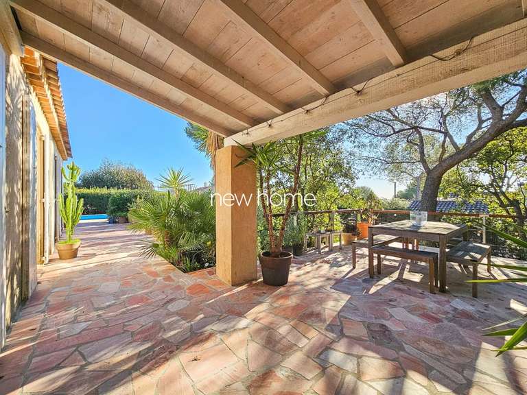 Maison Saint-Raphaël - 5 chambres - 185m²