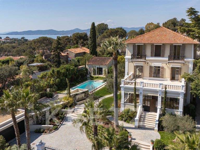 Maison Saint-Raphaël - 6 chambres - 410m²