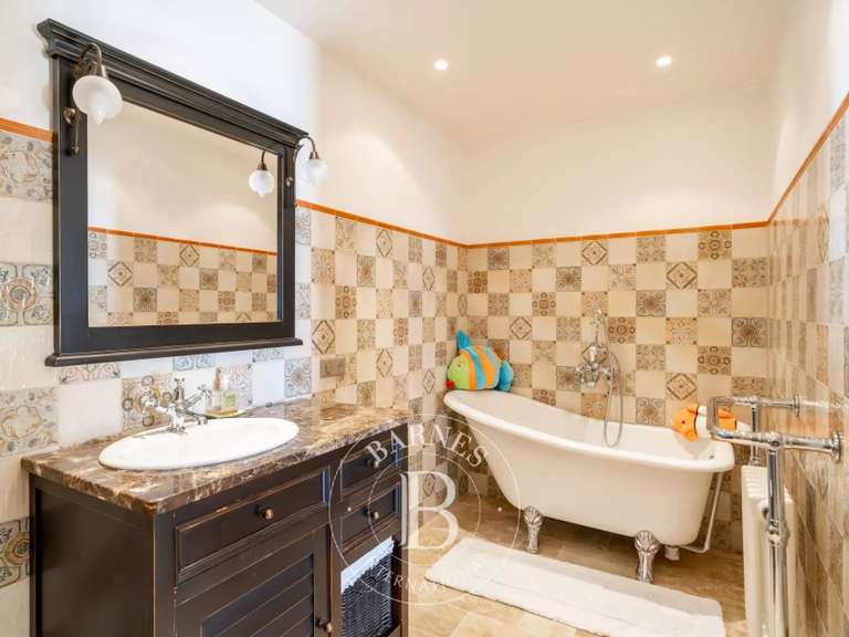 Maison Saint-Raphaël - 4 chambres - 324m²