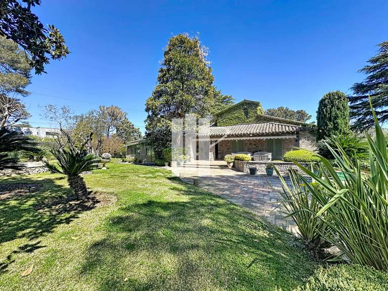 Maison Saint-Raphaël - 5 chambres - 300m²