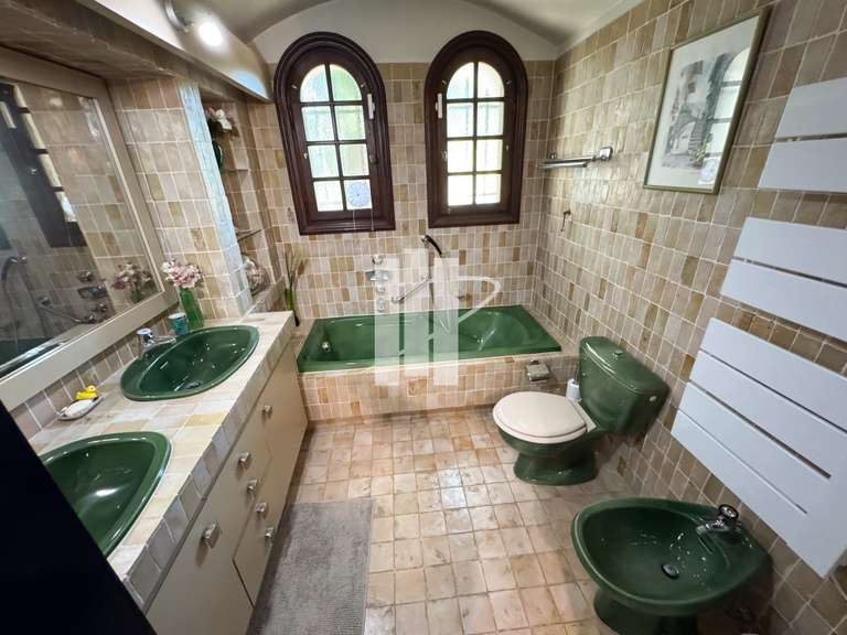 Maison Saint-Raphaël - 5 chambres - 300m²