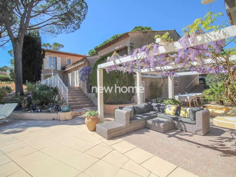 Maison Saint-Raphaël - 5 chambres - 275m²