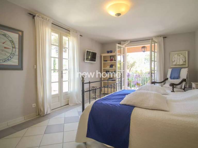 Maison Saint-Raphaël - 5 chambres - 275m²