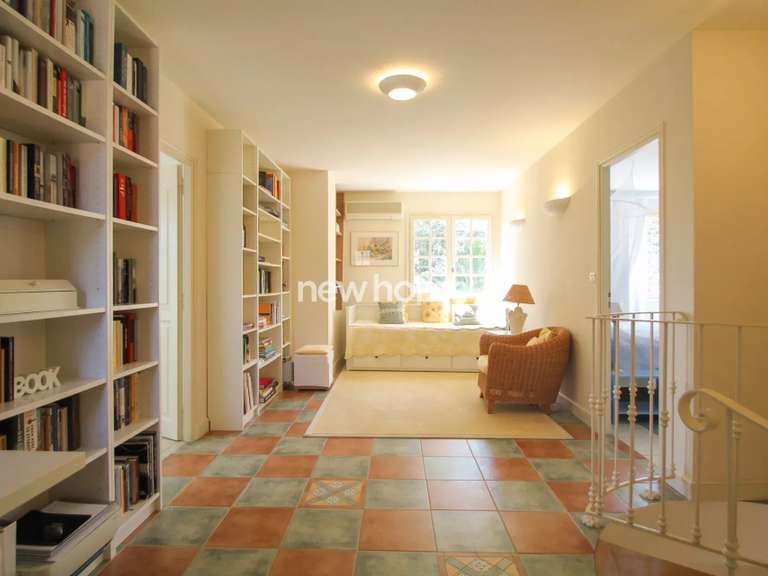 Maison Saint-Raphaël - 5 chambres - 275m²