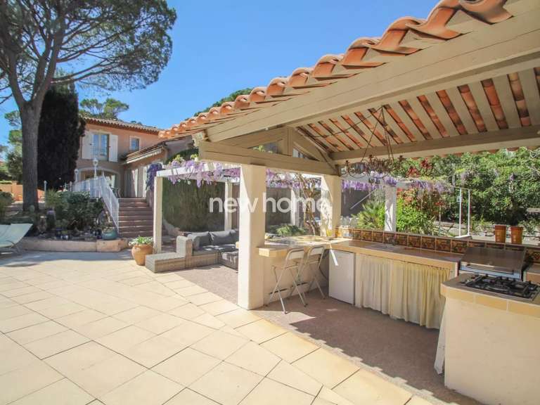 Maison Saint-Raphaël - 5 chambres - 275m²