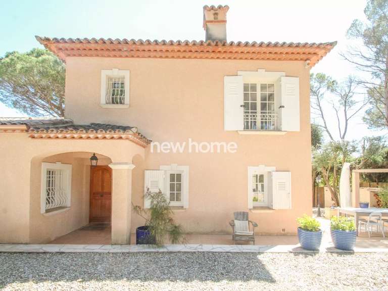 Maison Saint-Raphaël - 5 chambres - 275m²