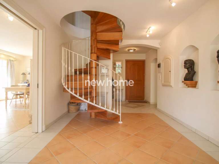 Maison Saint-Raphaël - 5 chambres - 275m²