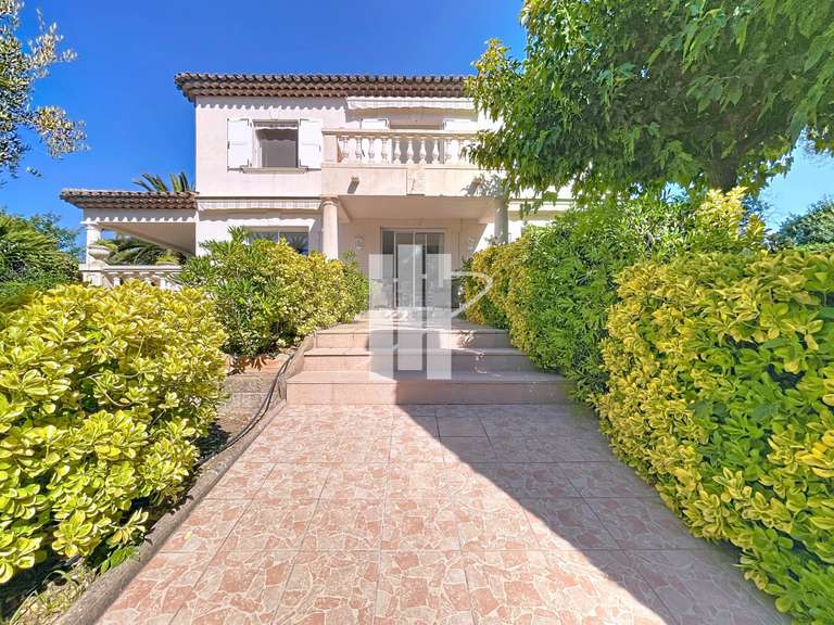 Maison Saint-Raphaël - 3 chambres - 126m²