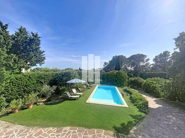 Maison Saint-Raphaël - 4 chambres - 194m²