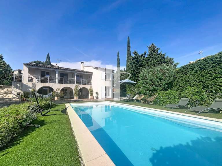 Maison Saint-Raphaël - 4 chambres - 194m²