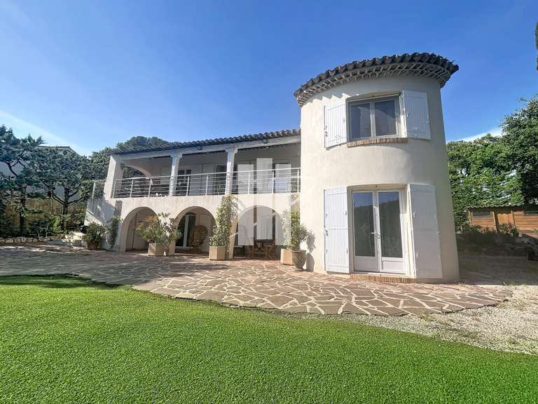 Maison Saint-Raphaël - 4 chambres - 194m²