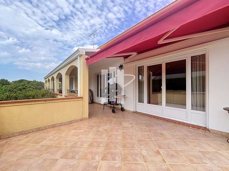 Maison Saint-Raphaël - 4 chambres - 229m²