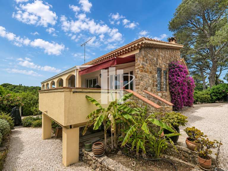 Maison Saint-Raphaël - 4 chambres - 229m²
