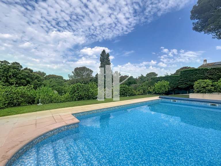 Maison Saint-Raphaël - 4 chambres - 229m²