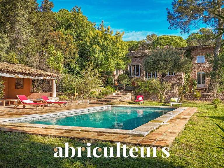 Maison Saint-Raphaël - 4 chambres - 300m²