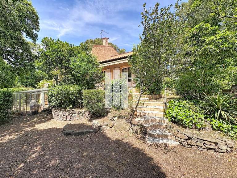 Maison Saint-Raphaël - 4 chambres - 196m²
