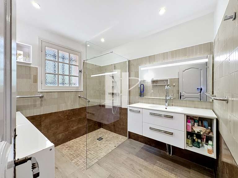 Maison Saint-Raphaël - 4 chambres - 196m²