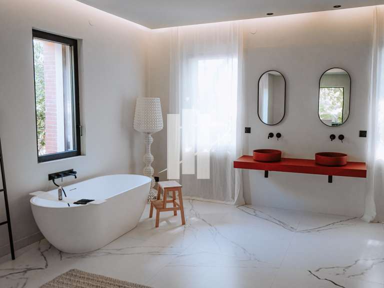 Villa Saint-Raphaël - 5 bedrooms - 280m²