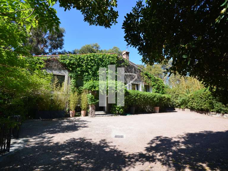 Villa Saint-Raphaël - 5 bedrooms - 280m²