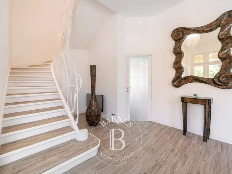 Villa Saint-Raphaël - 8 bedrooms - 352m²
