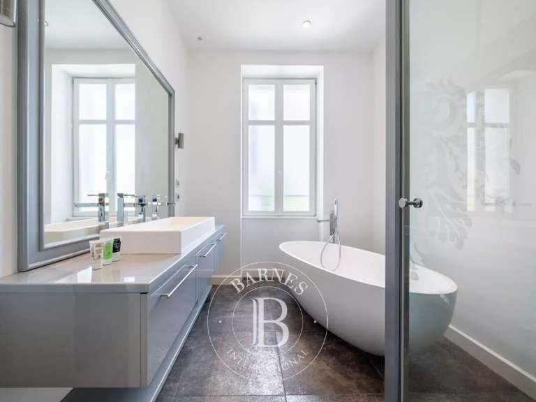 Villa Saint-Raphaël - 8 bedrooms - 352m²
