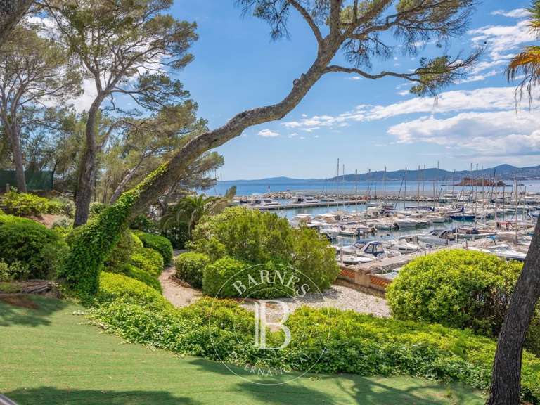 Villa Saint-Raphaël - 8 bedrooms - 352m²
