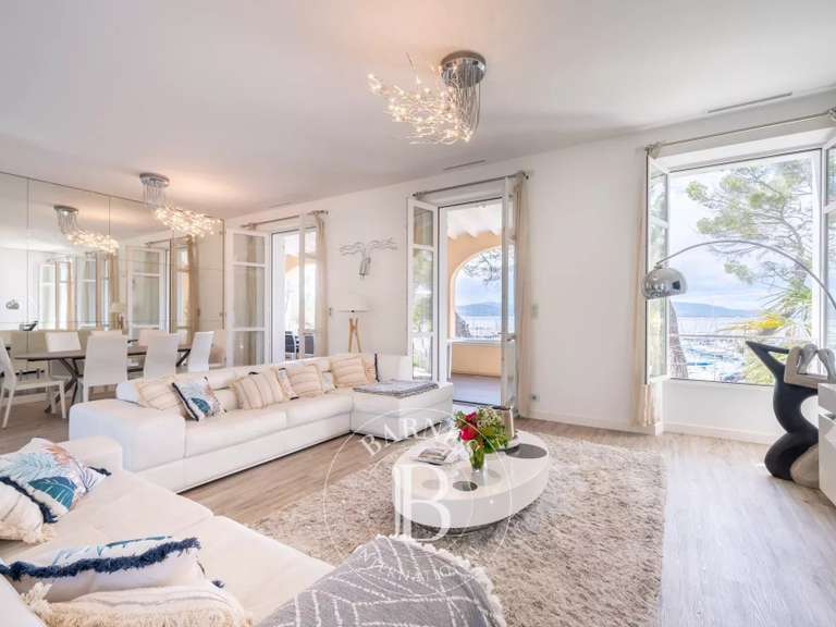 Villa Saint-Raphaël - 8 bedrooms - 352m²
