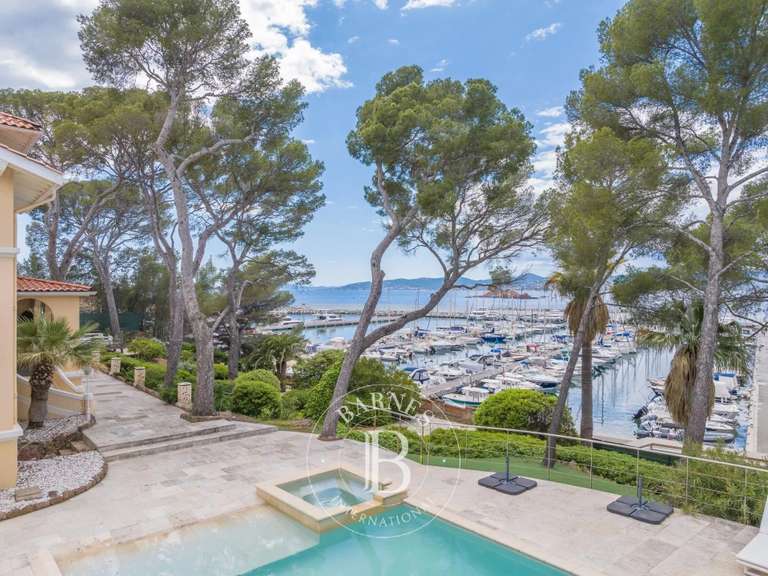Villa Saint-Raphaël - 8 bedrooms - 352m²