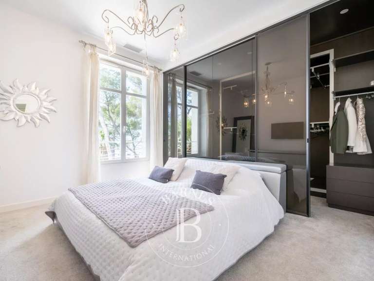Villa Saint-Raphaël - 8 bedrooms - 352m²