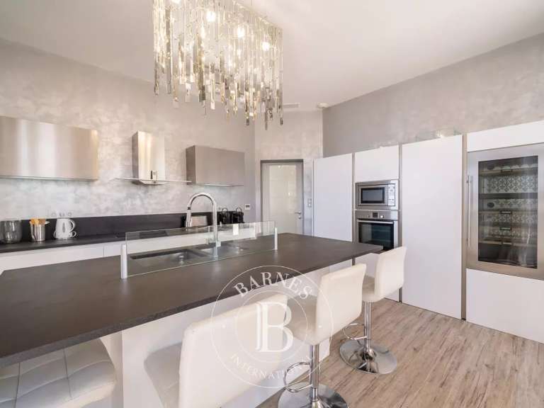 Villa Saint-Raphaël - 8 bedrooms - 352m²