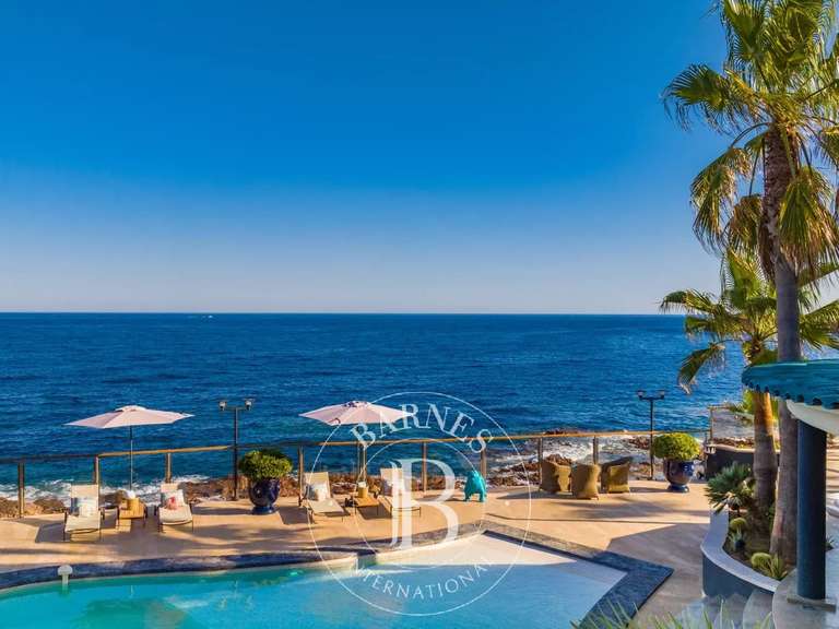 Villa Saint-Raphaël - 3 bedrooms - 229m²