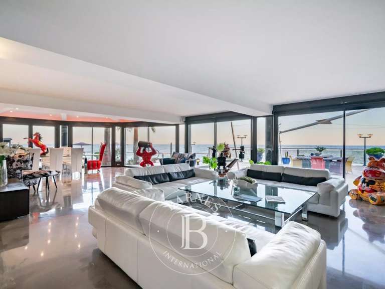 Villa Saint-Raphaël - 3 bedrooms - 229m²