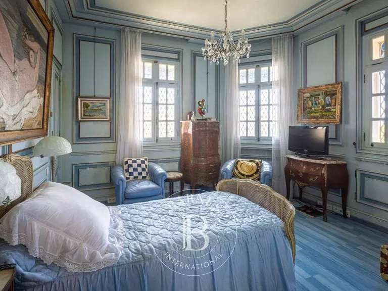Villa Saint-Raphaël - 4 bedrooms - 340m²