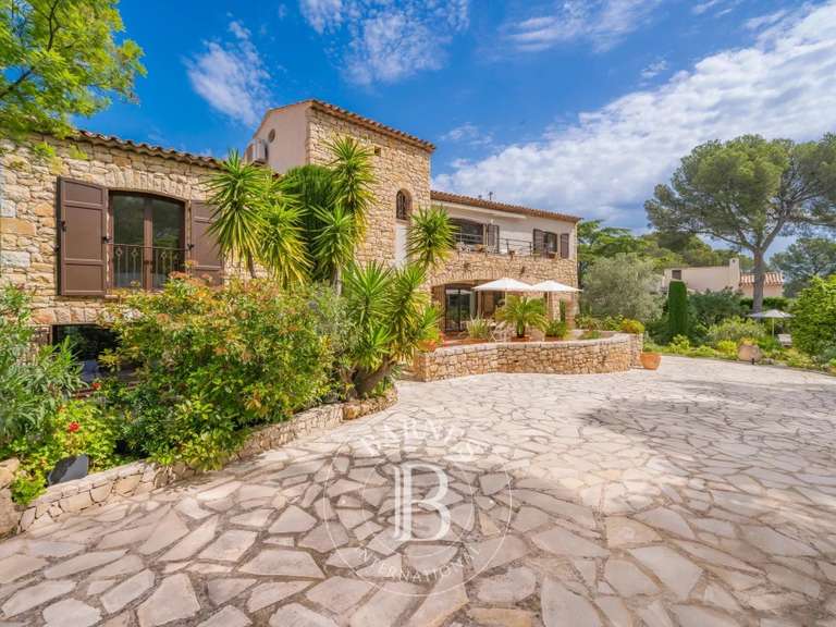 Villa Saint-Raphaël - 4 bedrooms - 220m²