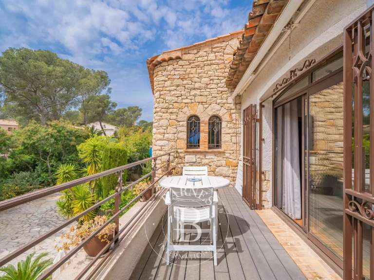 Villa Saint-Raphaël - 4 bedrooms - 220m²