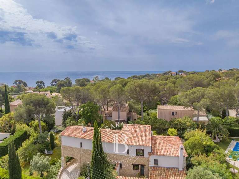 Villa Saint-Raphaël - 4 bedrooms - 220m²