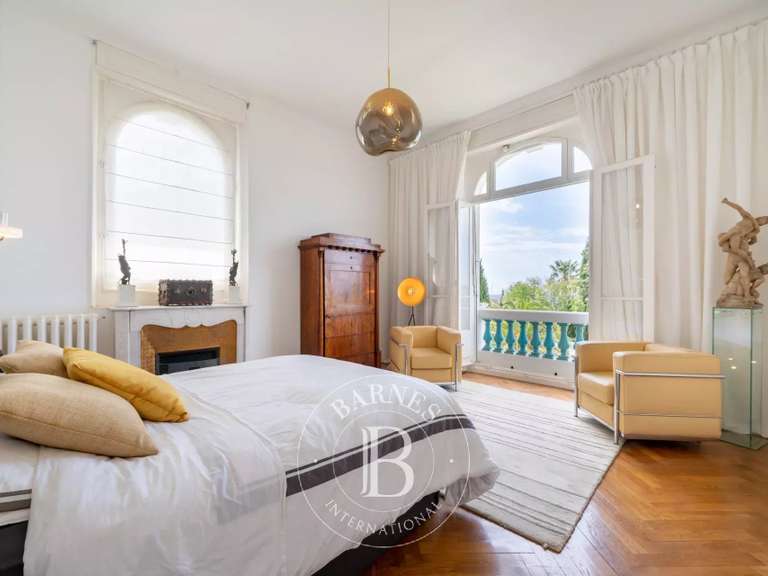 Villa Saint-Raphaël - 6 bedrooms - 360m²