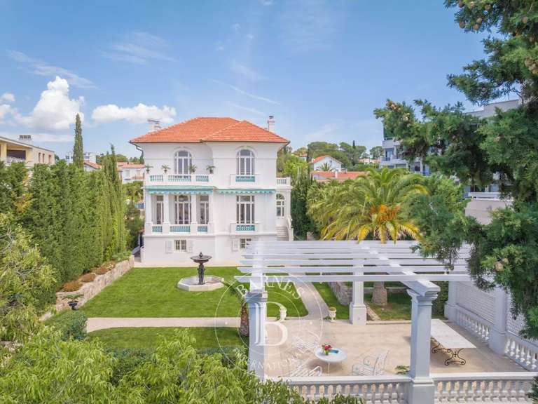 Villa Saint-Raphaël - 6 bedrooms - 360m²