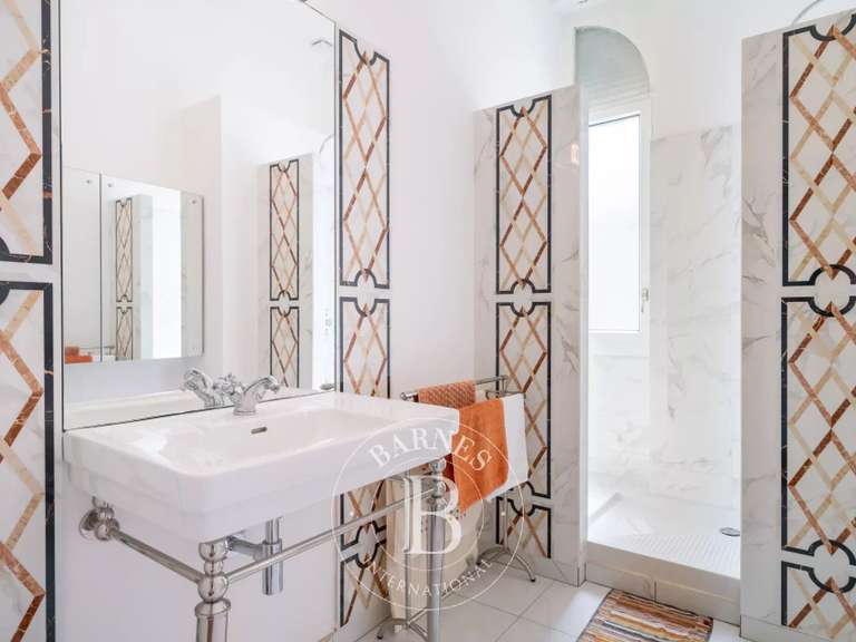 Villa Saint-Raphaël - 6 bedrooms - 360m²