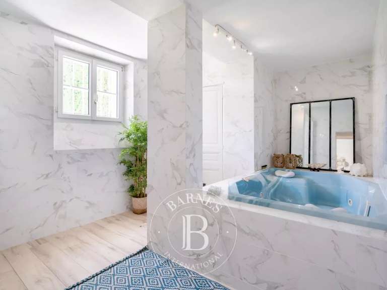 Villa Saint-Raphaël - 6 bedrooms - 360m²