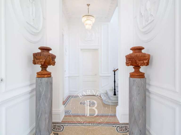 Villa Saint-Raphaël - 6 bedrooms - 360m²