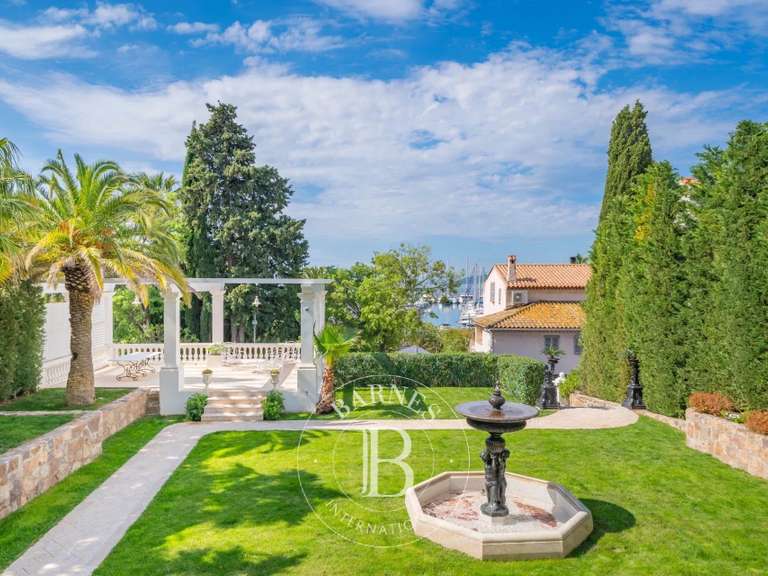 Villa Saint-Raphaël - 6 bedrooms - 360m²